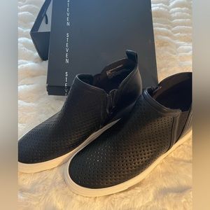 Women’s Steve Madden Clarke Wedge Sneaker Size 8 / Black